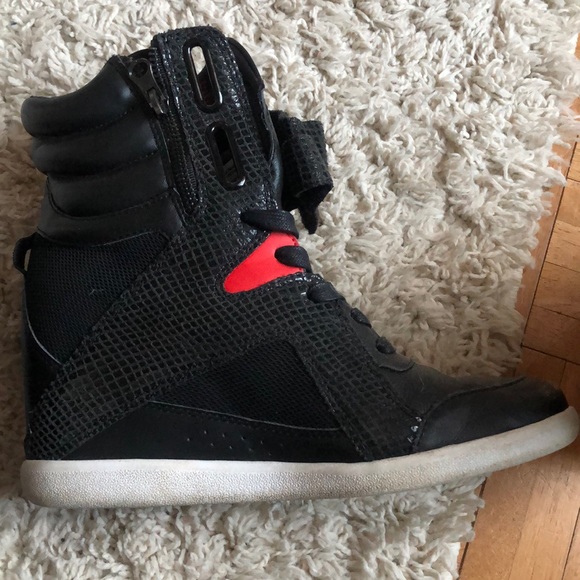 Size 8 Reebok’s - Picture 4 of 7